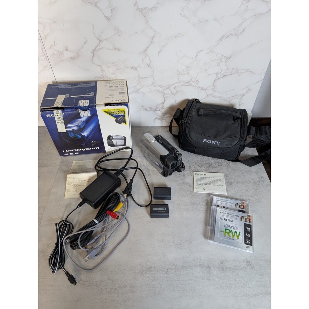 *NICE* Sony Handycam DCR-DVD108 Camcorder + Charger & Batteries, Box & Case +